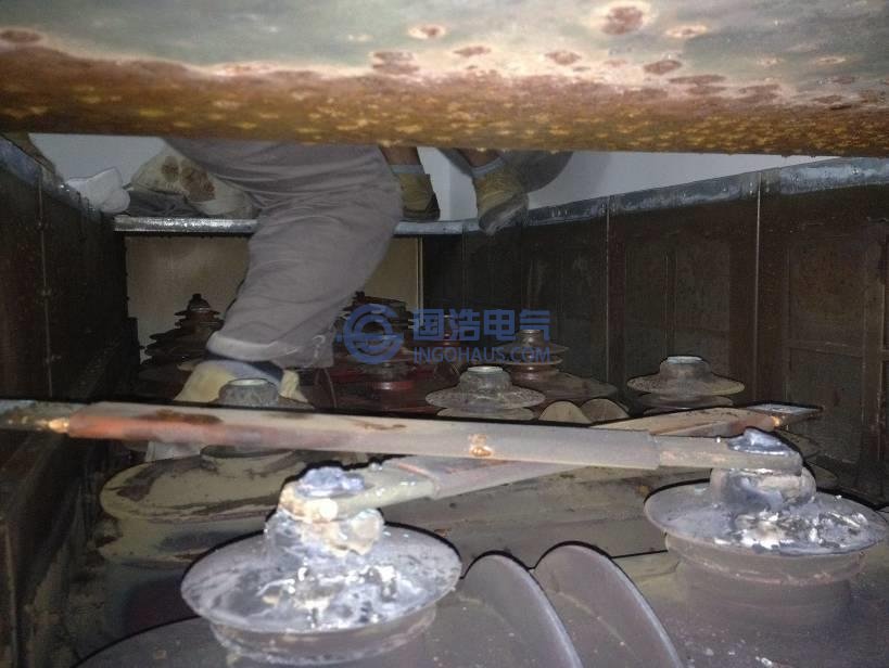 開關櫃長期運行(háng)在高粉塵強腐蝕的環境下